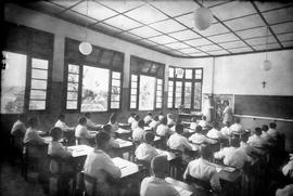 Escola Primária nº2 - interior sala de aula masculina