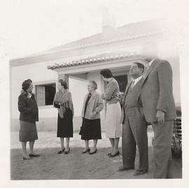 Da esquerda para a direita : Mª da Conceição “Xaxão” Benjamim Pinto, Teresa d’ Almeida (Lavradio),  Beatriz “Bi” Benjamim Pinto, ?, e D. Luis Dias Coutinho