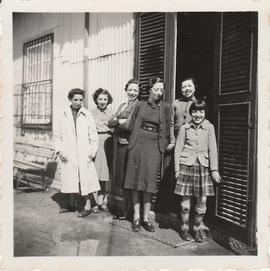 Foto de grupo, elementos femininos da família Vale Pereira Cabral